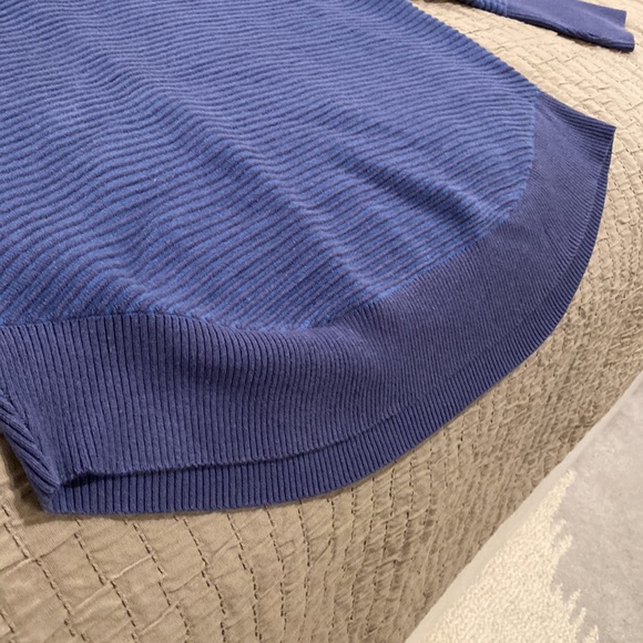 AE Quarter Zip Sweater - Picture 4 of 8